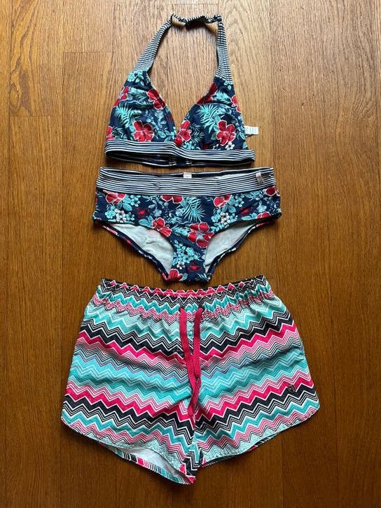 Bikini-set met bijpassende short, maat 140/146, merk Esprit., Gebruikt, Bikiniset, Meisje, Ophalen of Verzenden