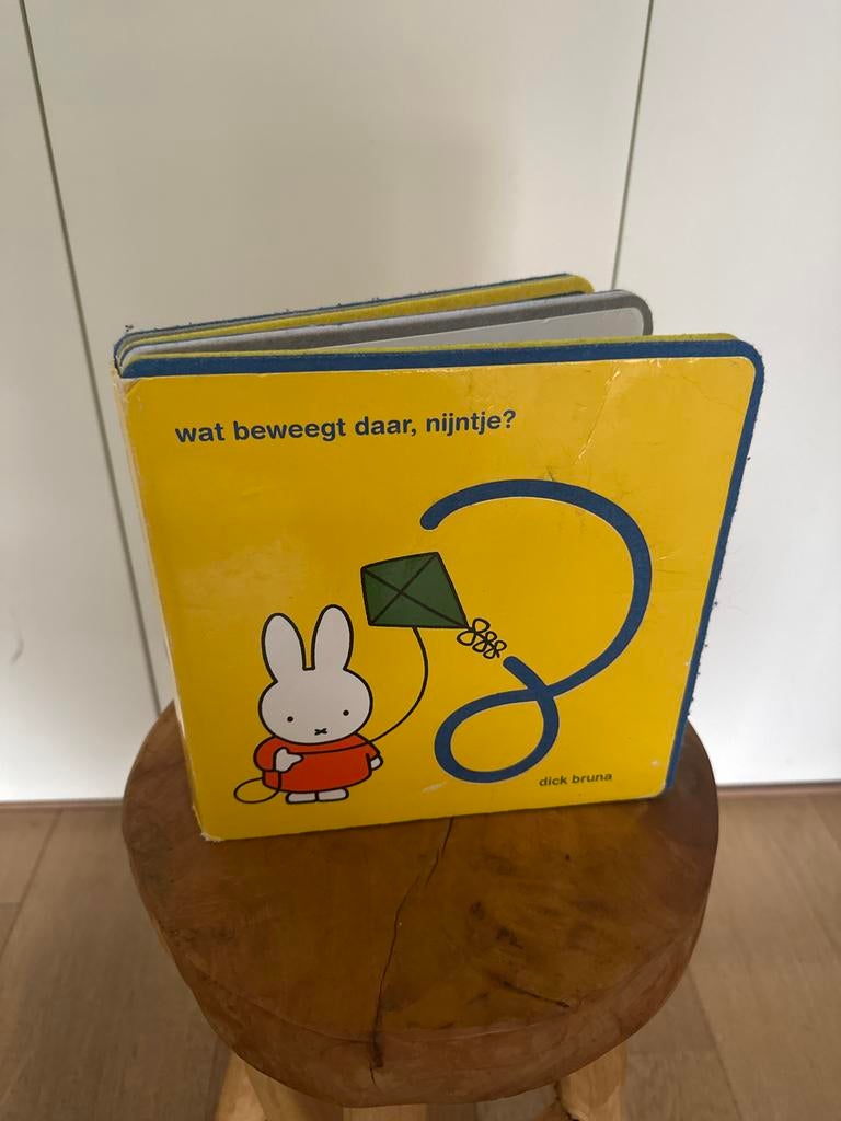 Nijntje voelboek: Wat beweegt daar, nijntje?, Ophalen of Verzenden, Gelezen, Uitklap-, Voel- of Ontdekboek, 1 tot 2 jaar