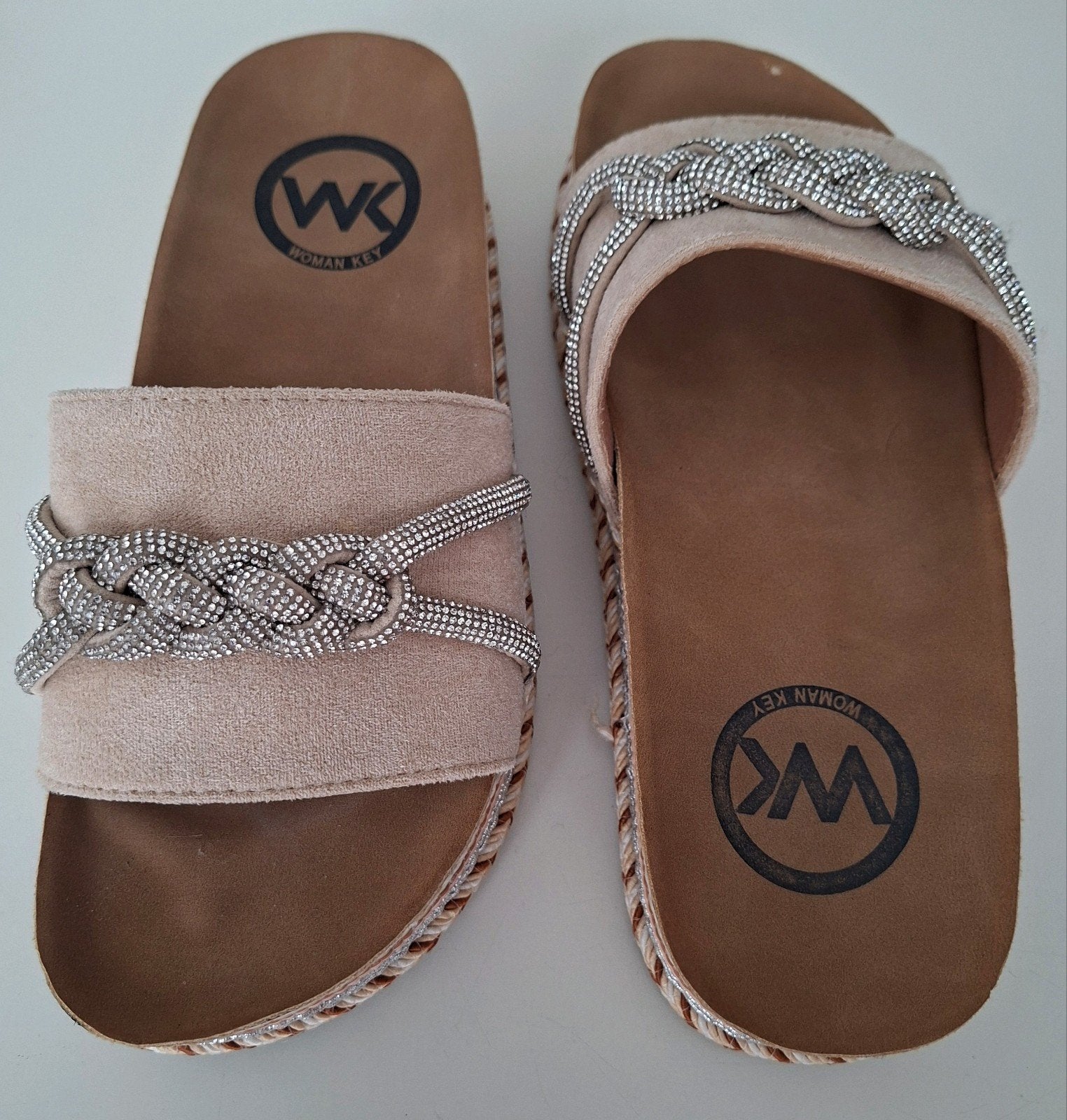 Leuke Slippers Boho style - maat 36 Woman Key, Slippers, Beige, Woman Key, Ophalen of Verzenden