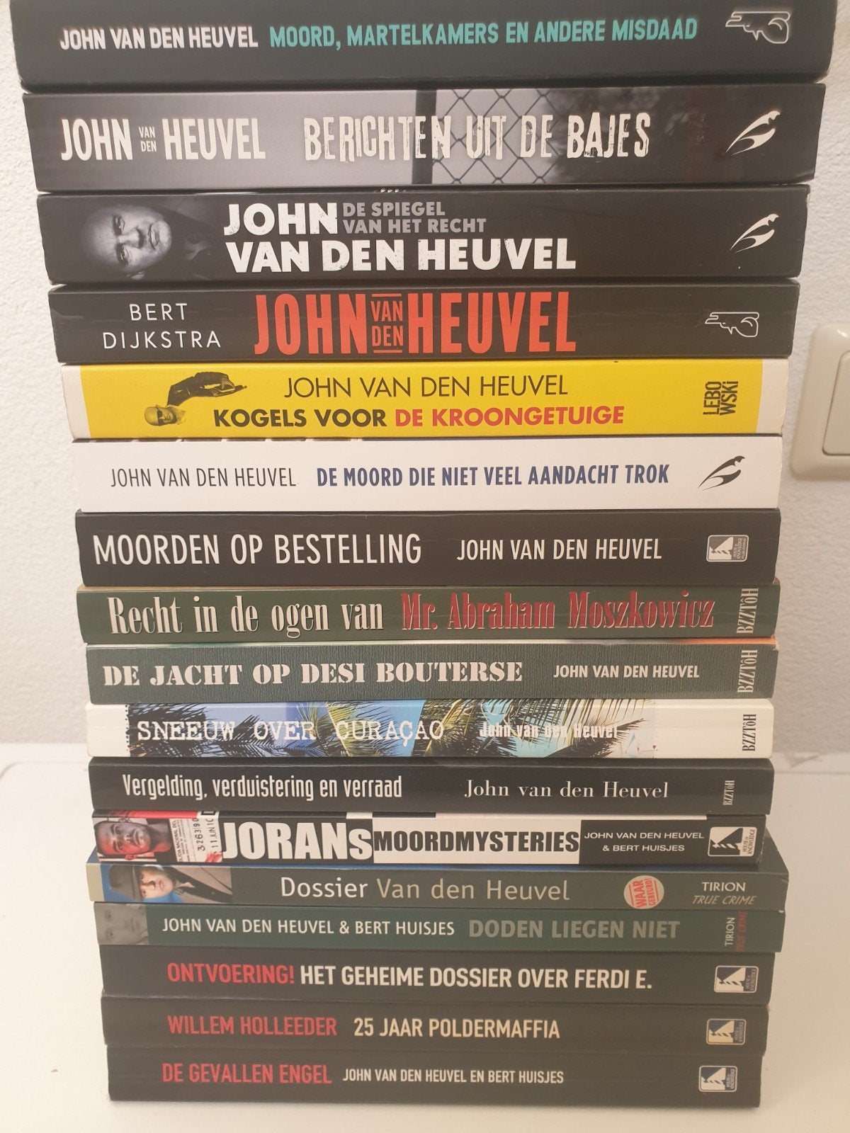 John van den Heuvel Misdaadboeken Collectie (17 stuks), Ophalen of Verzenden, Gelezen