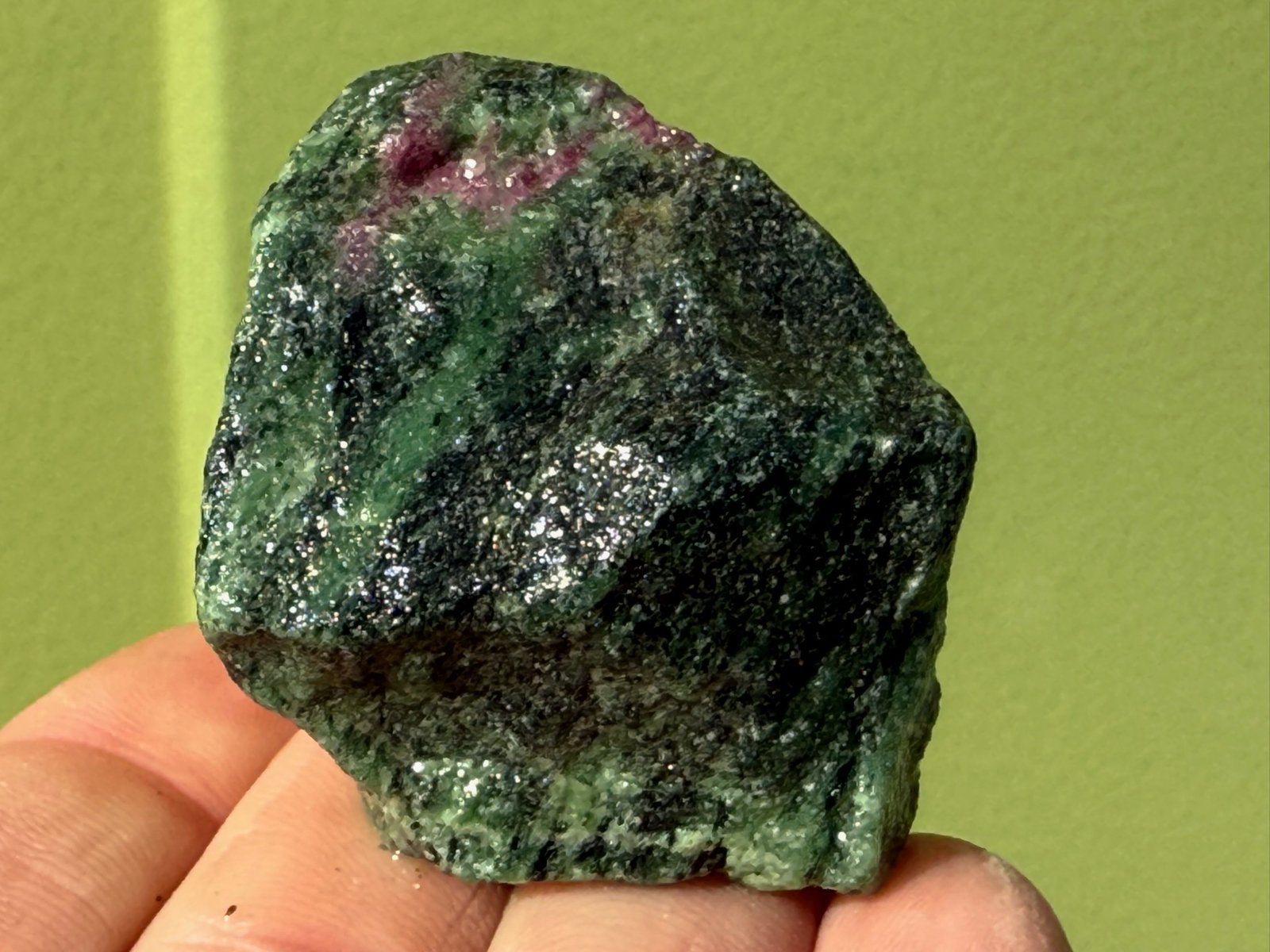 Robijn in Zoisiet ruw Tanganyika artstone mineralen, Ophalen of Verzenden, Mineraal