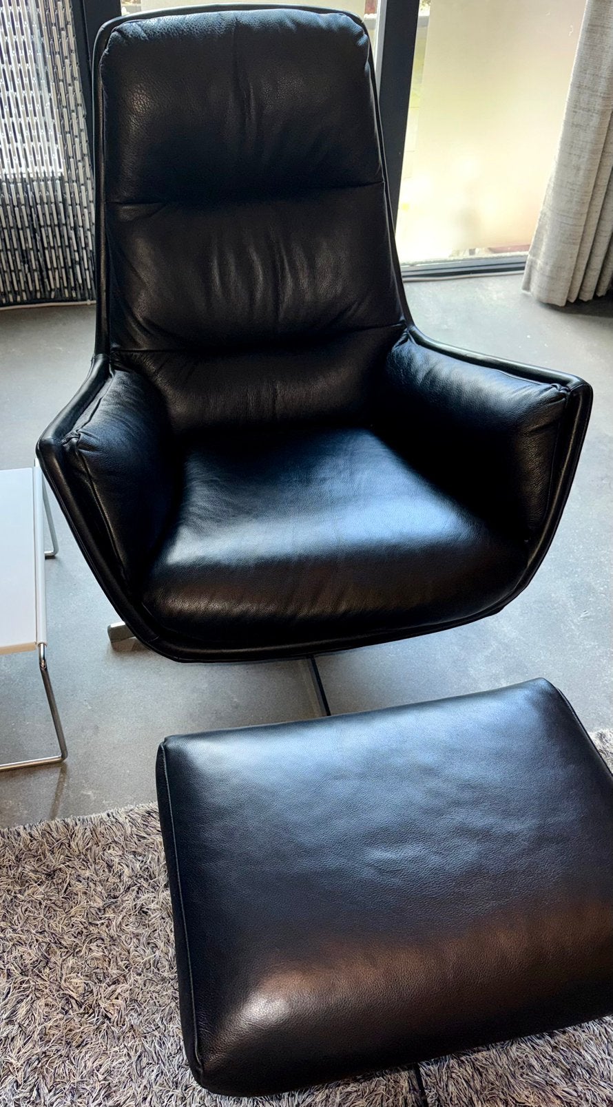 Goossens Merci design fauteuil + hocker | Leder | Z.G.A.N., Ophalen, Zo goed als nieuw, 50 tot 75 cm, Leer
