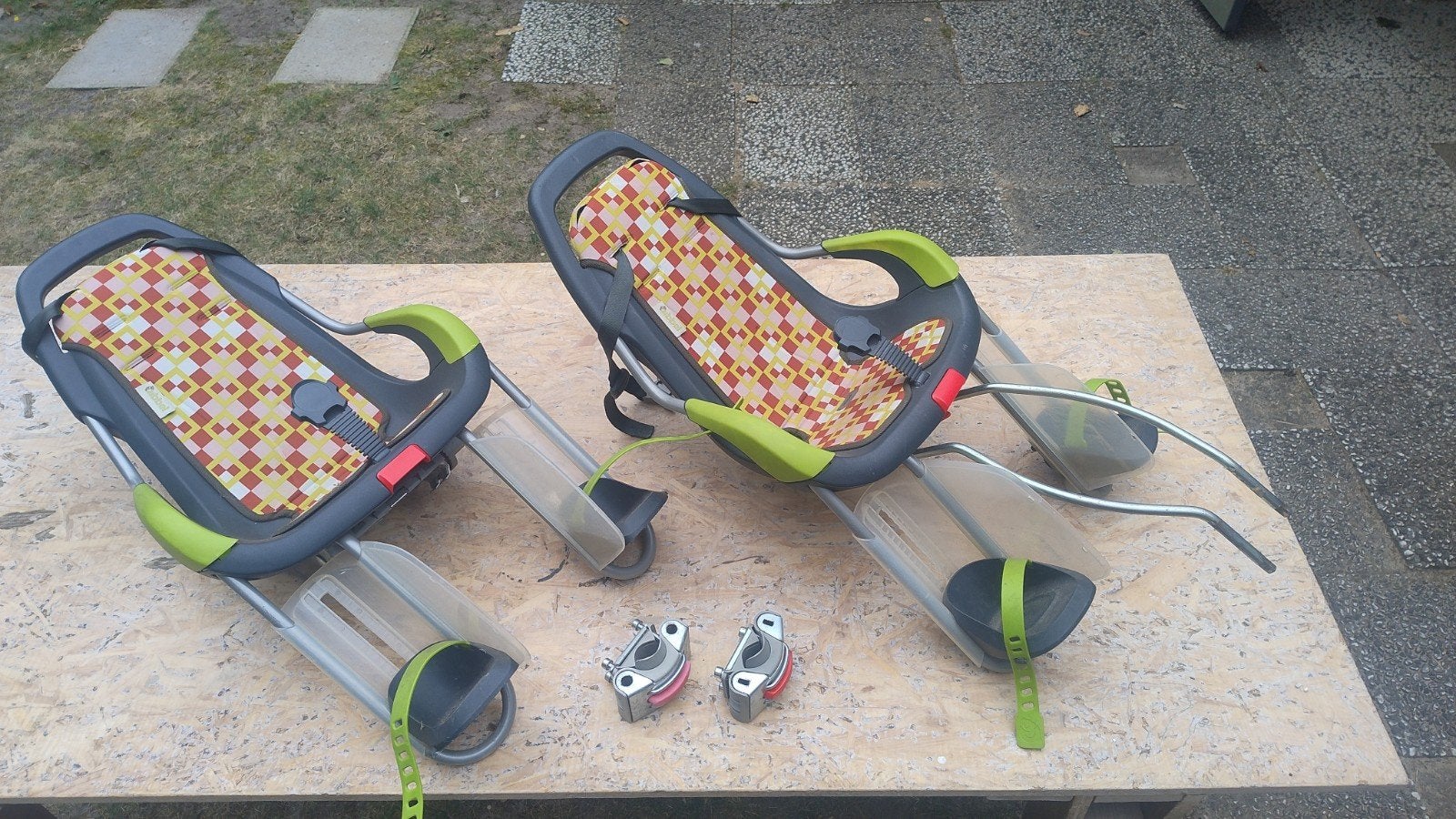 Qibbel Achterzitje Fiets 2 stuks, Fietsen en Brommers, Fietsaccessoires | Fietsstoeltjes, Ophalen, Gebruikt, Voetsteuntjes