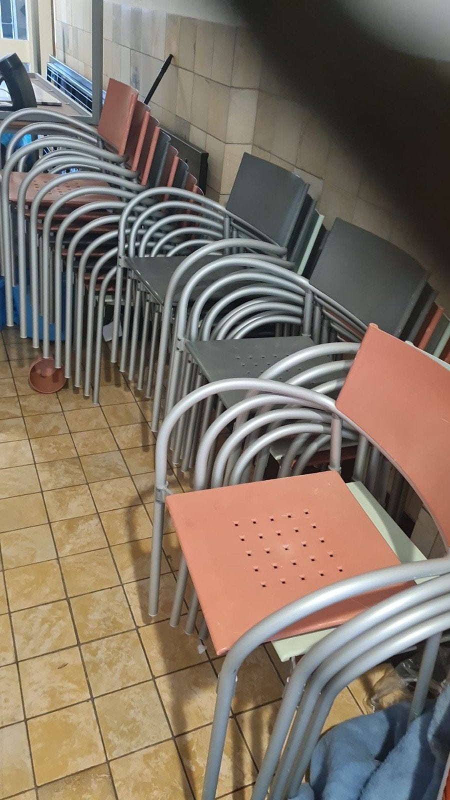 Mooie stoelen 25 stuks prijs € 75.00, Ophalen of Verzenden, Zo goed als nieuw