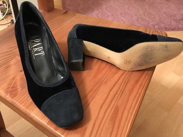 Donkerblauwe Pumps, Kleding | Dames, Schoenen, Zo goed als nieuw, Blauw, Ophalen of Verzenden