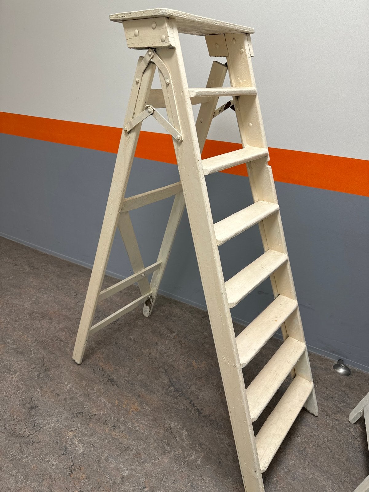 Twee prachtige vintage houten ladders - wit geschilderd, Ophalen, Gebruikt, Ladder, Minder dan 2 meter