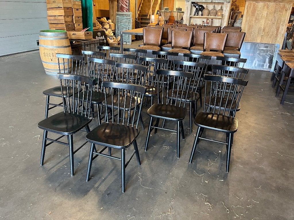 17 Zwarte Spijlenstoelen/Scandinavische Stoelen, Gebruikt, Zwart, Vijf, Zes of meer stoelen, Hout