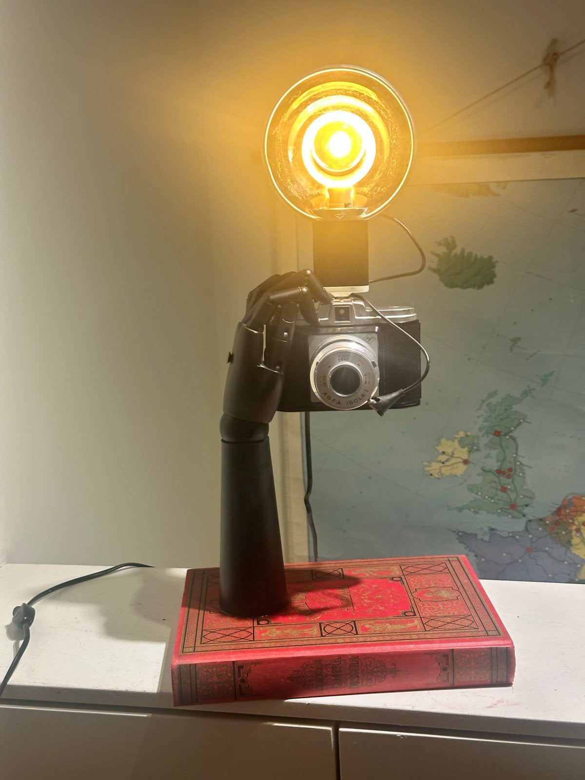 Unieke handgemaakte lamp met vintage camera en boek, Ophalen of Verzenden