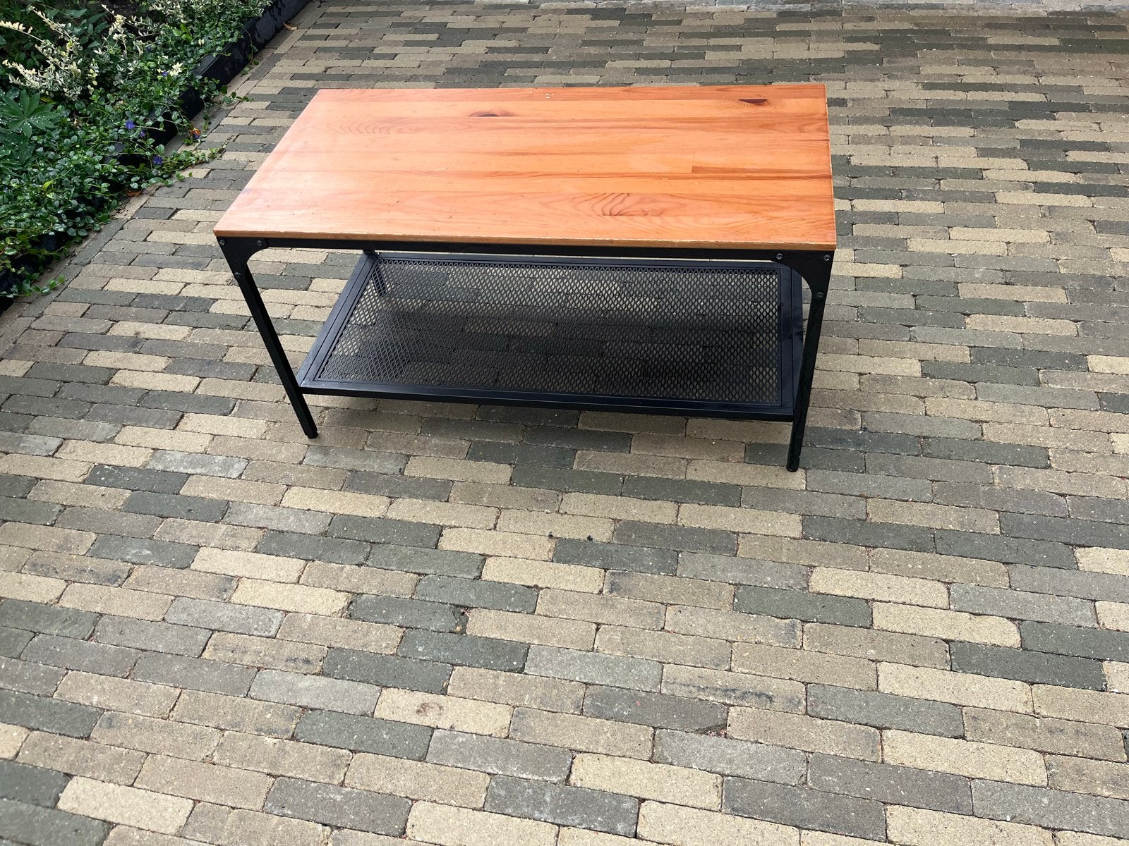 Salontafel met houten blad en metalen onderstel, Ophalen, Gebruikt, 100 tot 150 cm, Overige houtsoorten