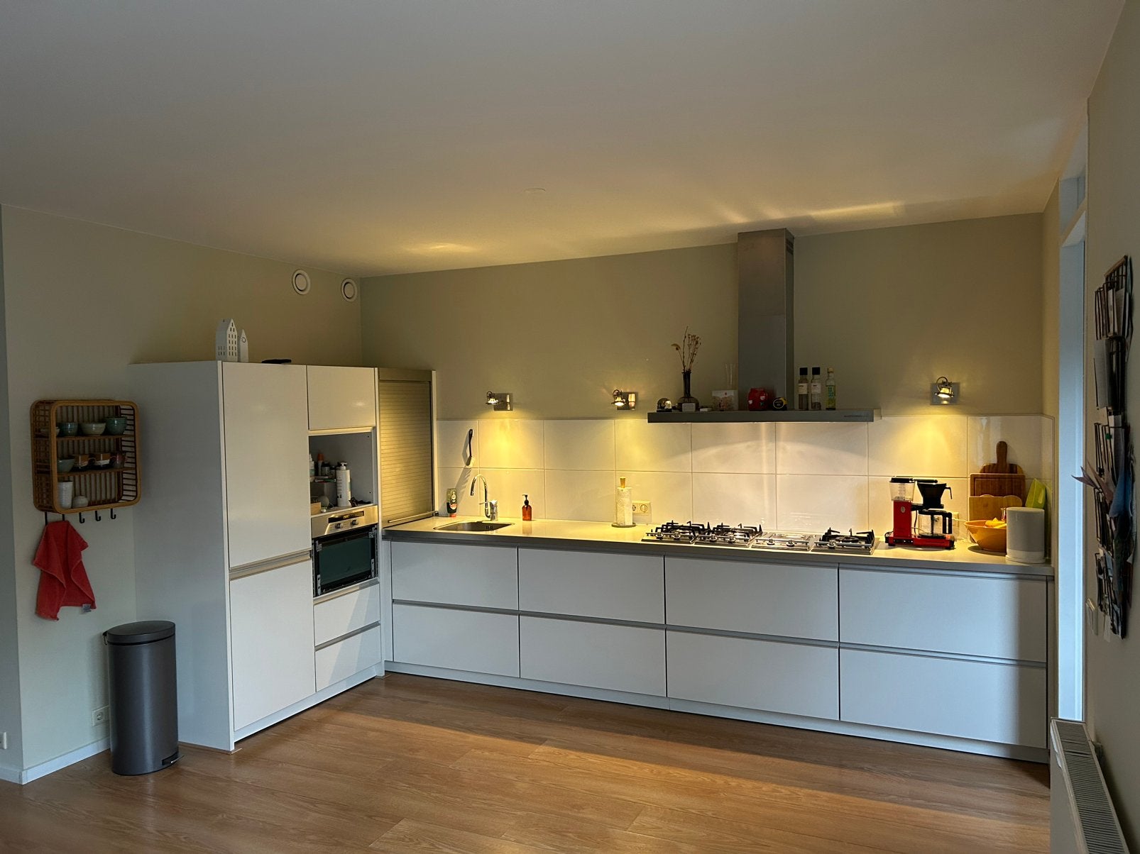Complete witte keuken met apparatuur, Ophalen, Gebruikt, Wit, Hoekkeuken