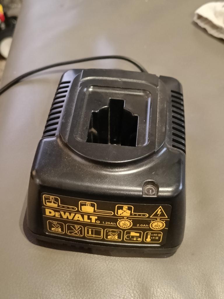 Dewalt oplader accu batterij, Ophalen of Verzenden, Gebruikt, Overige typen