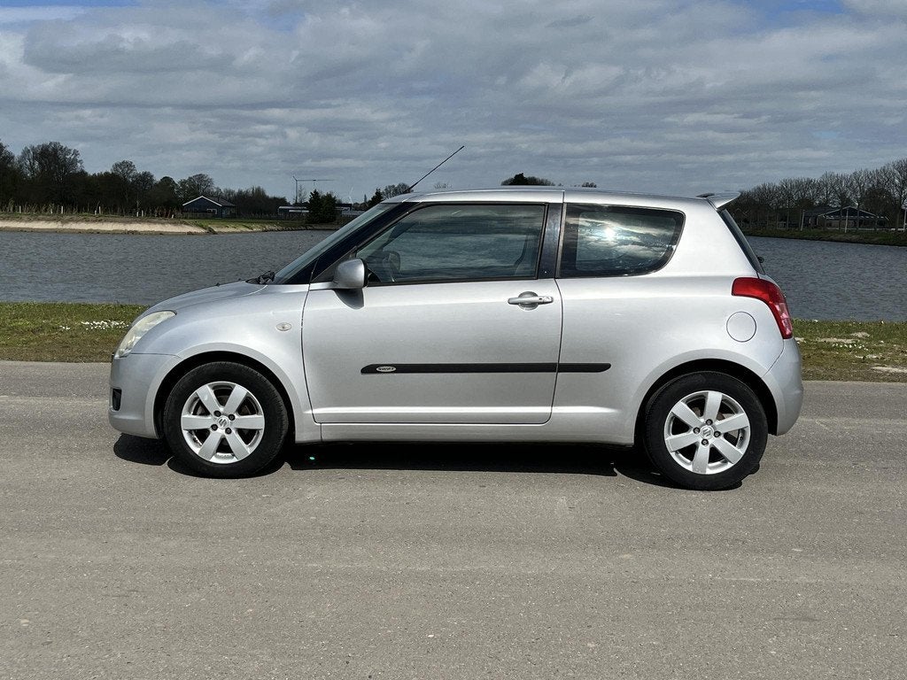 Suzuki Swift 1.3 Bandit Clima, keyless, radio, Auto's, Suzuki, Stof, Gebruikt, 31 €/maand, Swift