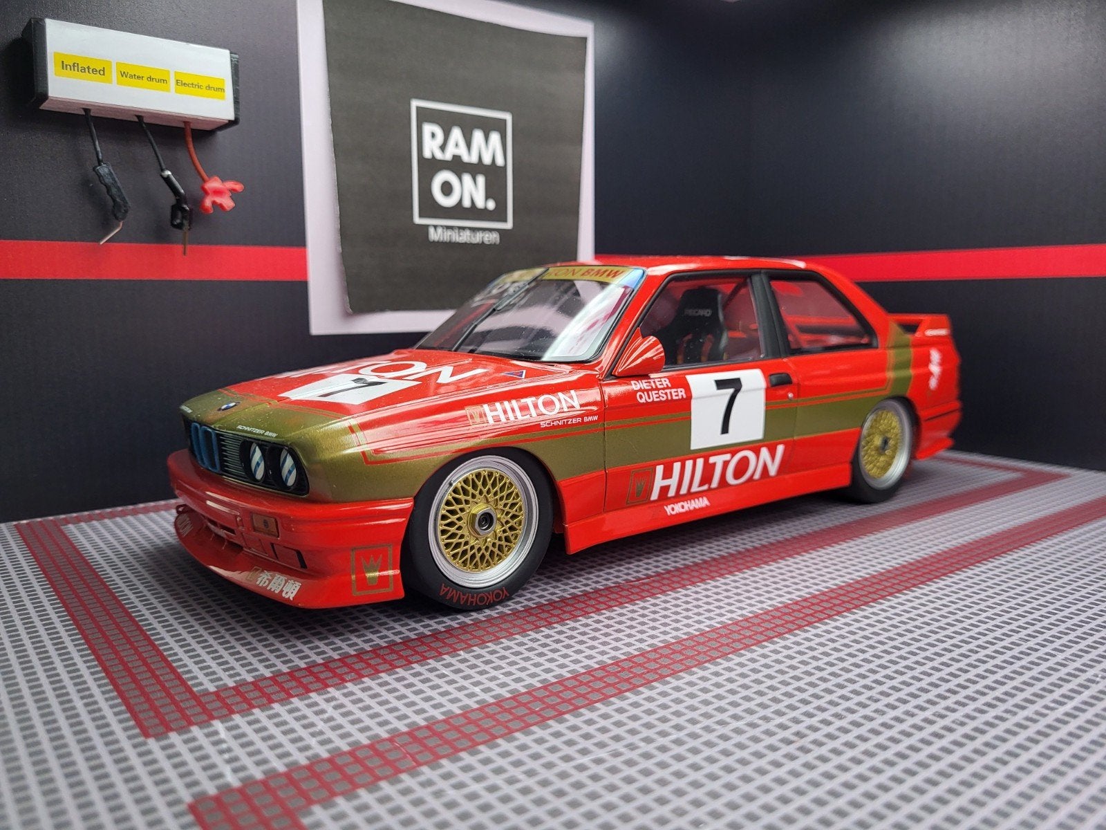 1/18 BMW E30 M3 Hilton D. Quester, Ophalen of Verzenden, Zo goed als nieuw, Auto, MiniChamps