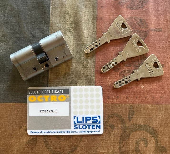 LIPS Octro cilinderslot met 3 sleutels en certificaat, Ophalen of Verzenden, Gebruikt, Overige materialen, Slot