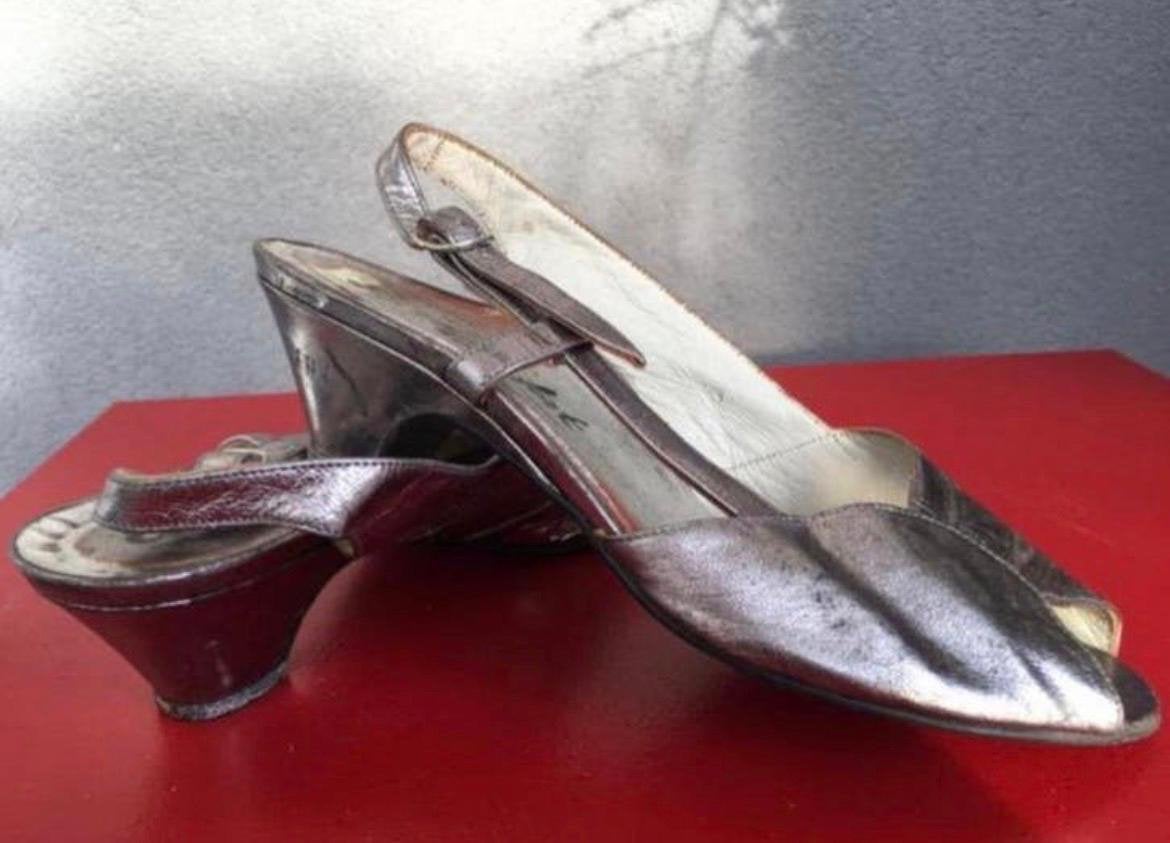 Elegante zilverkleurige leren sandalen merk EuzoComfort 35, Overige kleuren, Zo goed als nieuw, Sandalen of Muiltjes, Ophalen of Verzenden