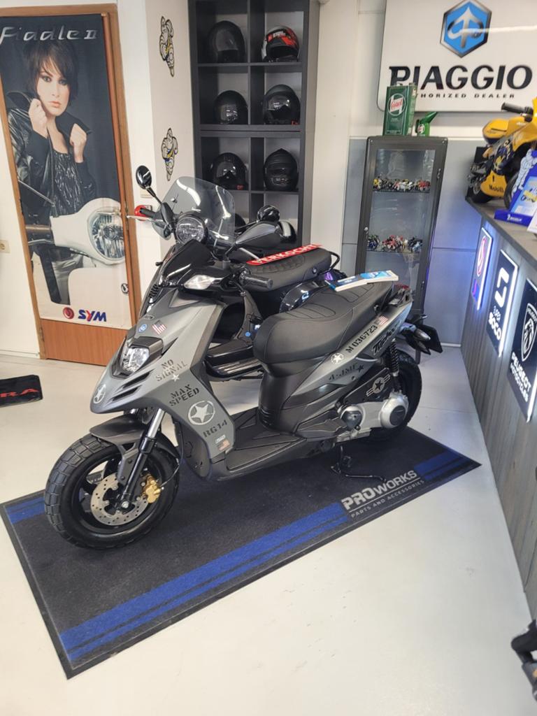 Piaggio New typhoon 125cc Motor SCOOTER, Ophalen, Overige modellen, Piaggio, Piaggio