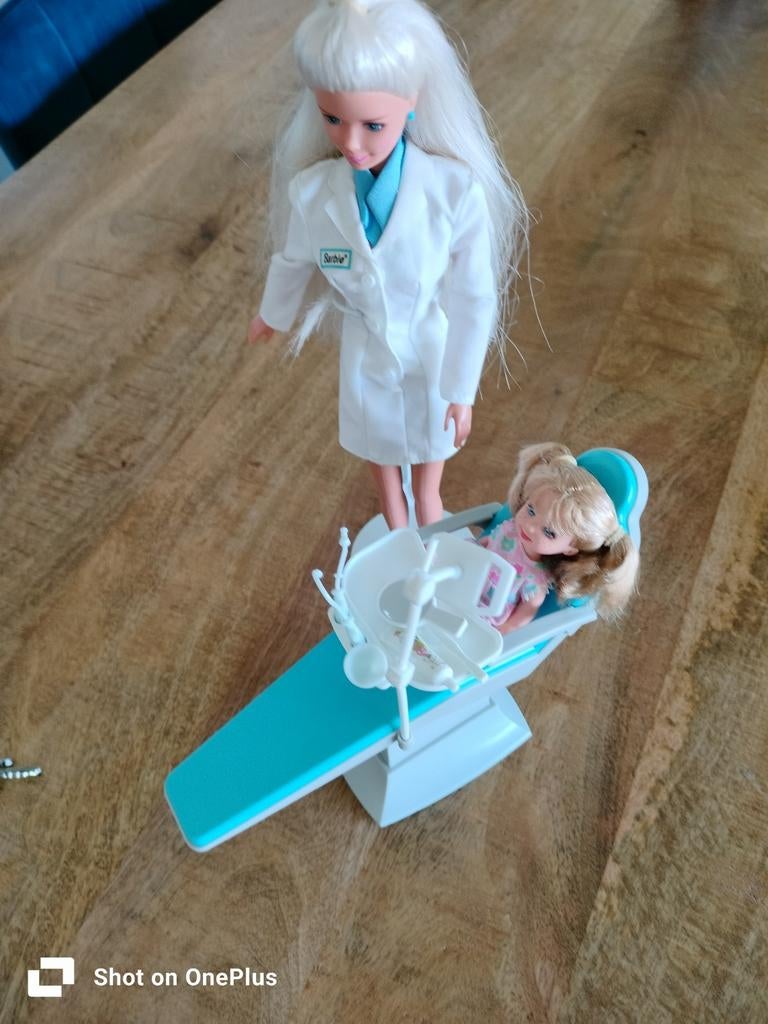 Barbie Tandarts  Mattel 1997 met Shelly, Verzamelen, Poppen, Ophalen of Verzenden, Zo goed als nieuw