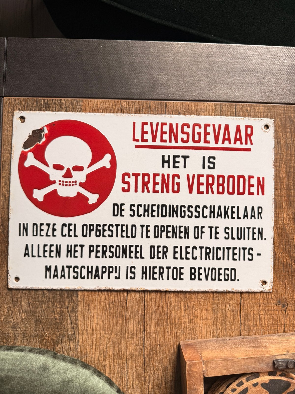 Emaille bord doodsgevaar levensgevaar doodshoofd reclamebord, Verzamelen, Merken en Reclamevoorwerpen, Ophalen of Verzenden, Zo goed als nieuw