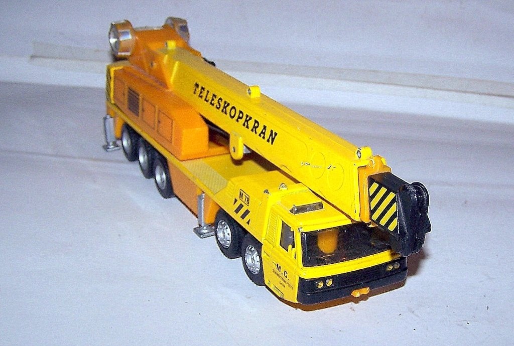 Mooi groot model mobiele hijskraan.Diecast. L. 28cm. Nwst., Ophalen of Verzenden, Zo goed als nieuw, Bus of Vrachtwagen, Overige merken