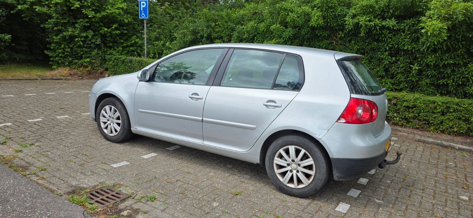 Volkswagen Golf 1.6 16V FSI 85KW 5D 2005 Grijs, Auto's, Voorwielaandrijving, 4 cilinders, 620 kg, Origineel Nederlands
