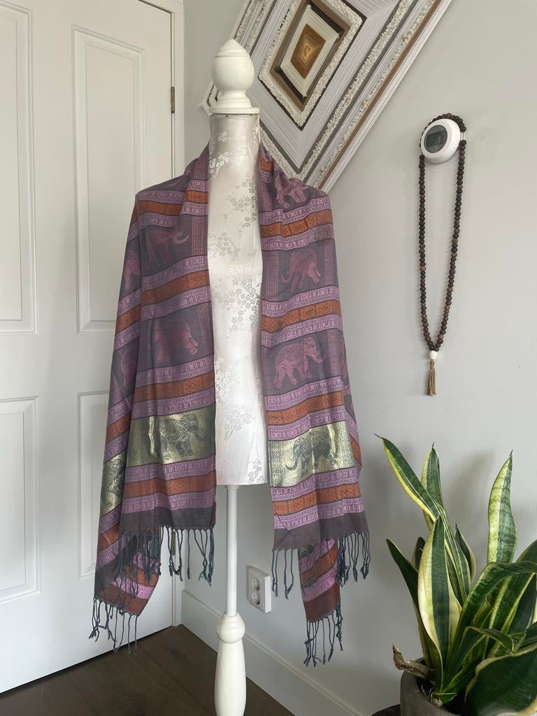 Cashmere Pashmina met Olifantenprint, Kleding | Dames, Ophalen of Verzenden, Zo goed als nieuw, Maat 46/48 (XL) of groter, Sjaal