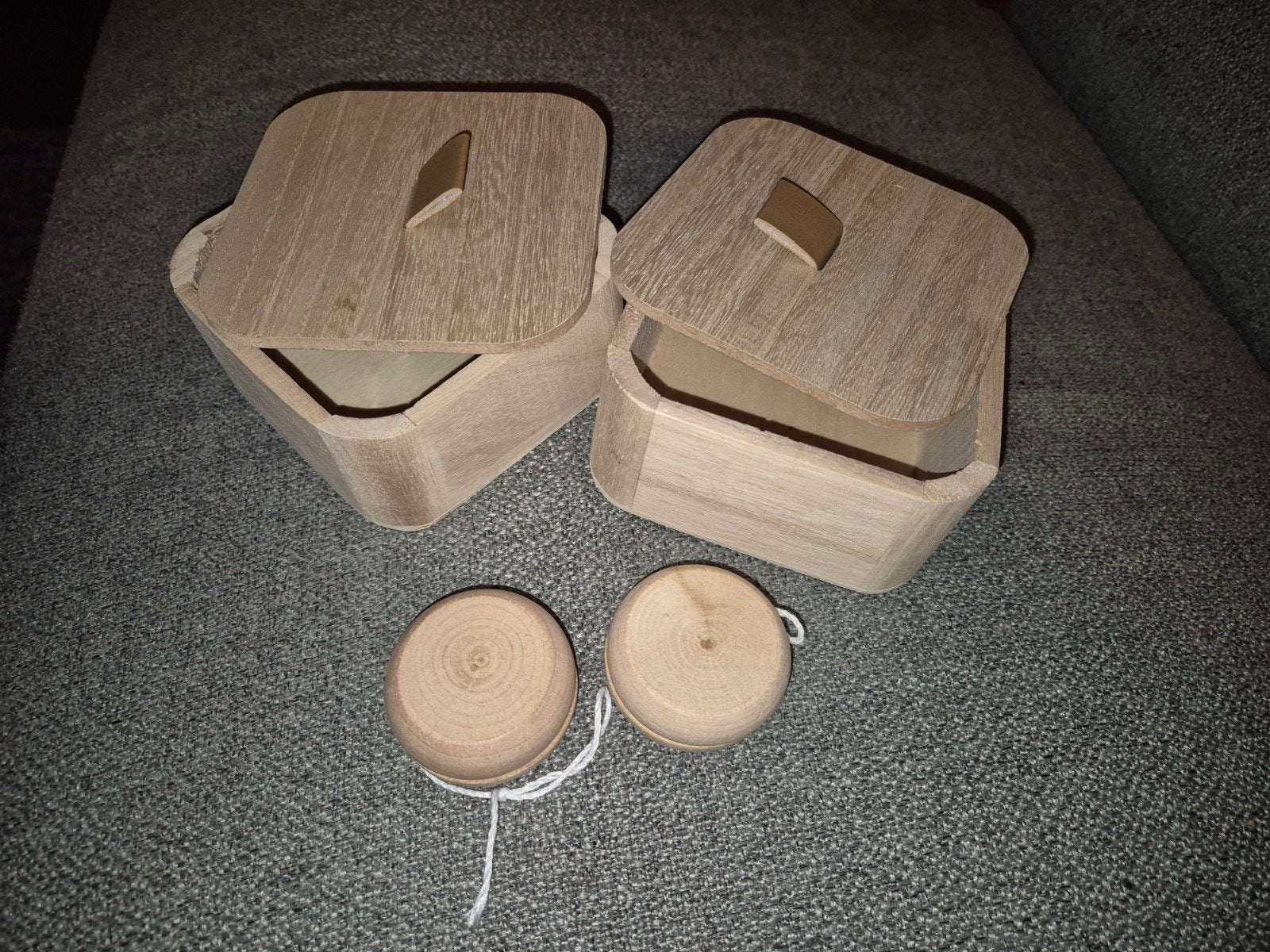2 houten doosjes + 2 houten jojo's voor knutselen, Nieuw, Hout, Ophalen of Verzenden, Knutselmateriaal