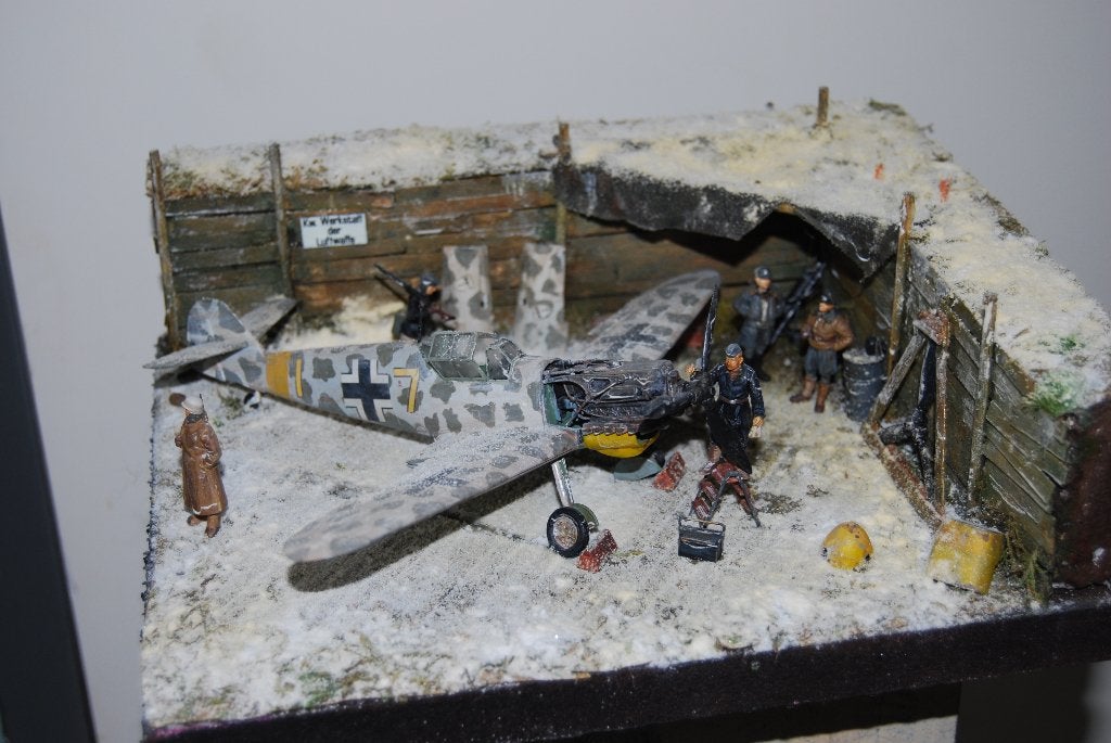 Diorama onderhoud BF 109 in sneeuw, Ophalen of Verzenden, Gebruikt, 1:35 tot 1:50, Diorama