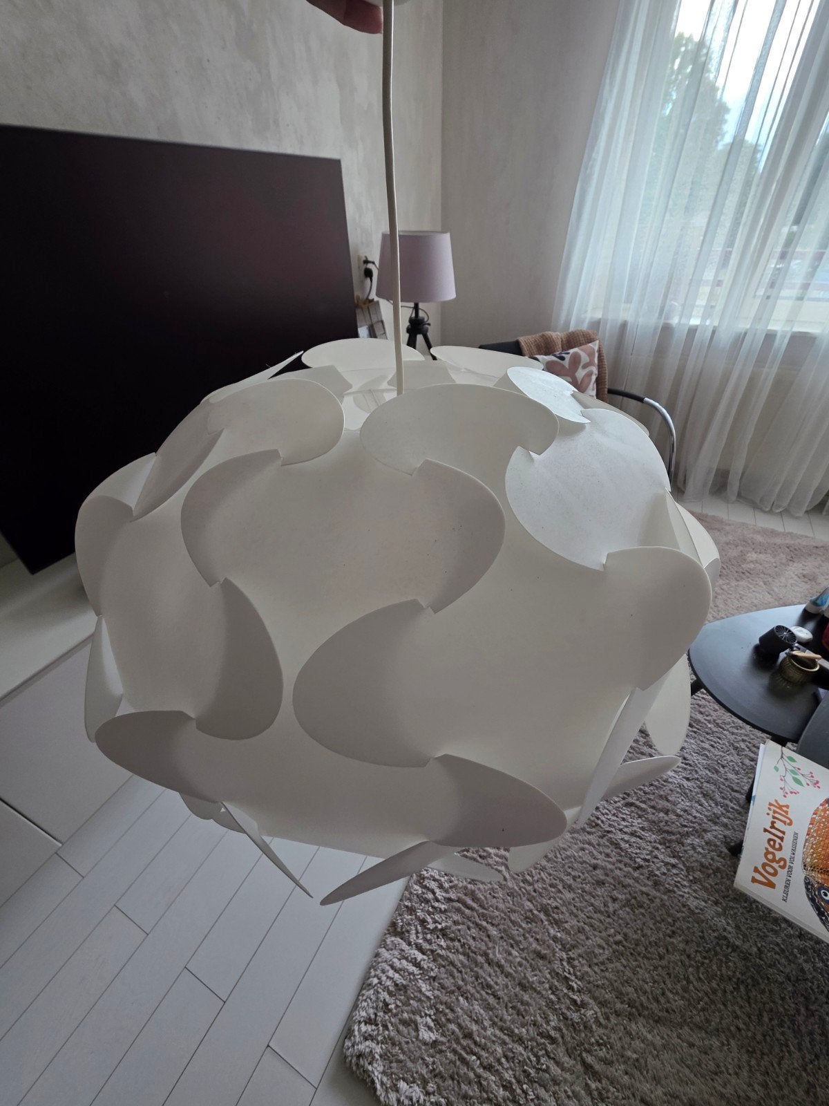 Moderne witte hanglamp in goede staat, Ophalen, Kunststof, E27 (groot), Zo goed als nieuw