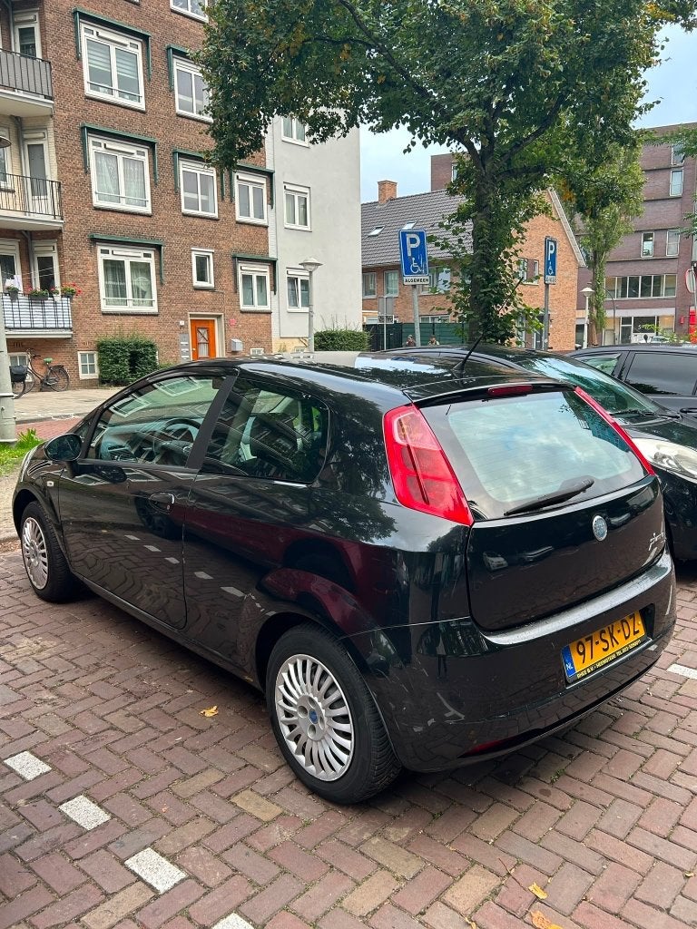 Fiat Punto 1.2 3DR 2006 Zwart, Auto's, Stof, 40 €/maand, 1242 cc, 4 cilinders