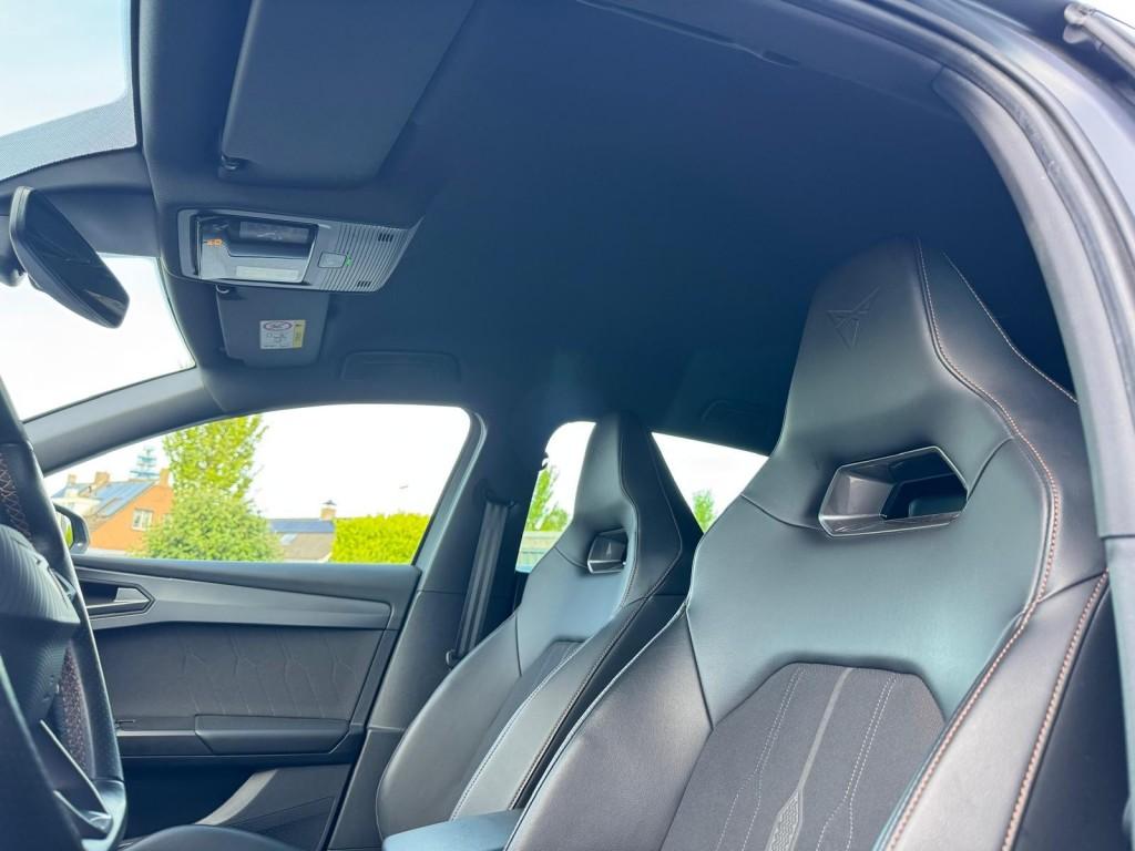 Cupra LEON 1.4 eHybrid VZ uitvoering Blis Camera Carplay Spe, Gebruikt, 4 cilinders, Leon, Hybride Elektrisch/Benzine