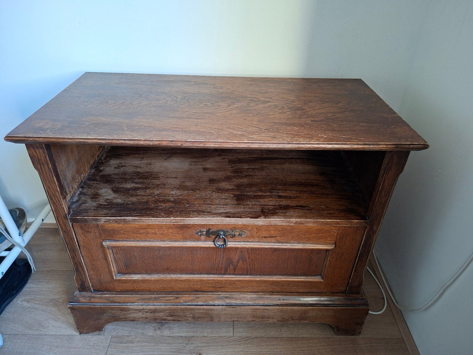 Vintage eikenhouten tv-meubel/dressoir, Antiek en Kunst, Ophalen