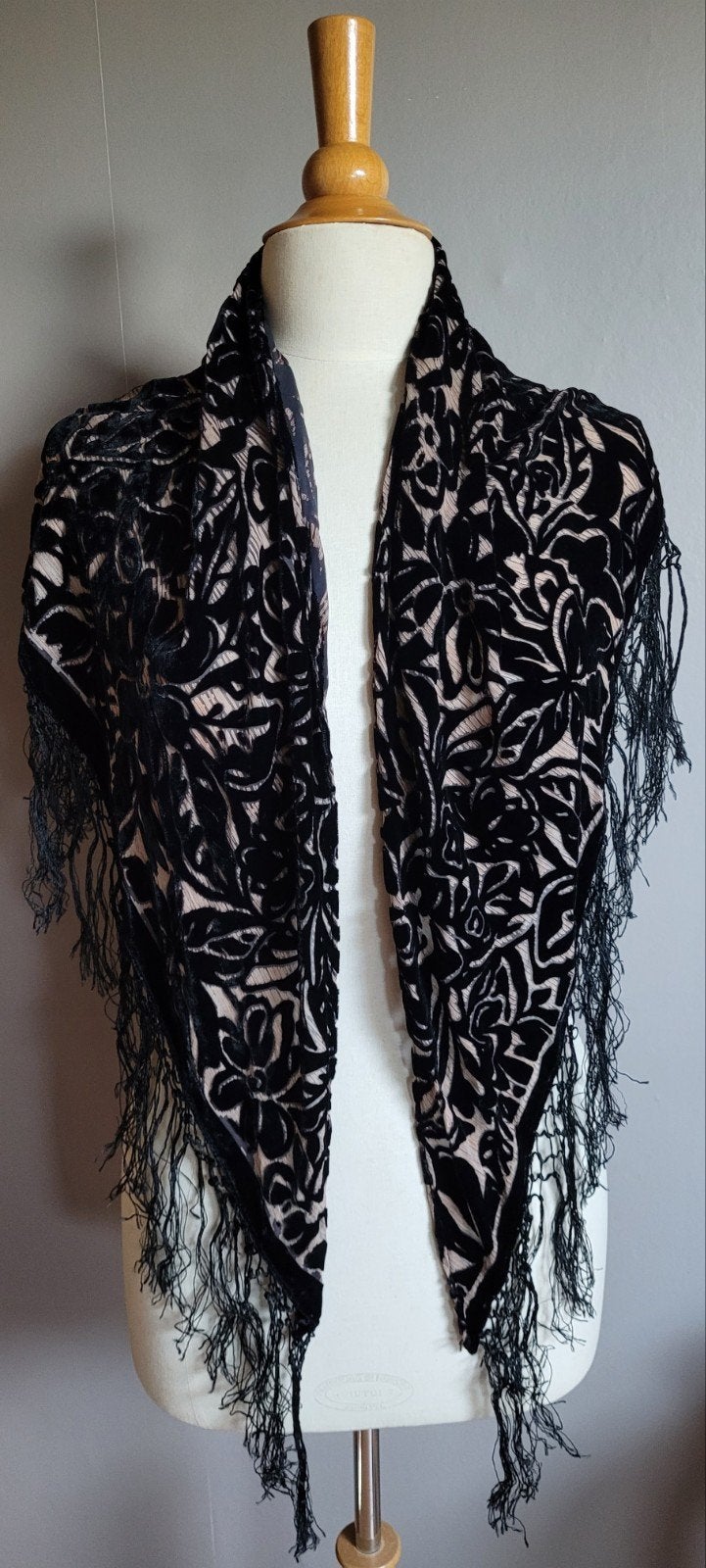 prachtige sjaal, Ophalen of Verzenden, Zo goed als nieuw, Maat 46/48 (XL) of groter, Sjaal