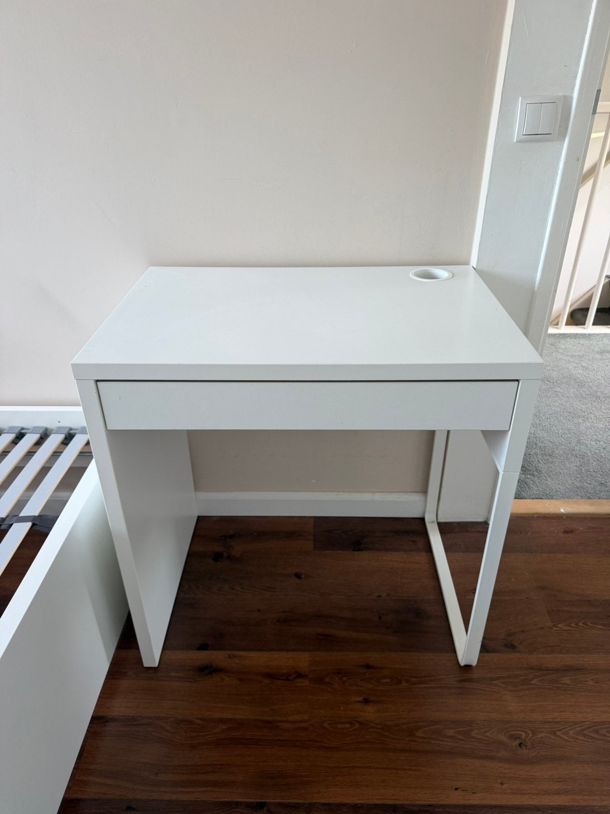 Bureau ikea micke, Ophalen, Zo goed als nieuw