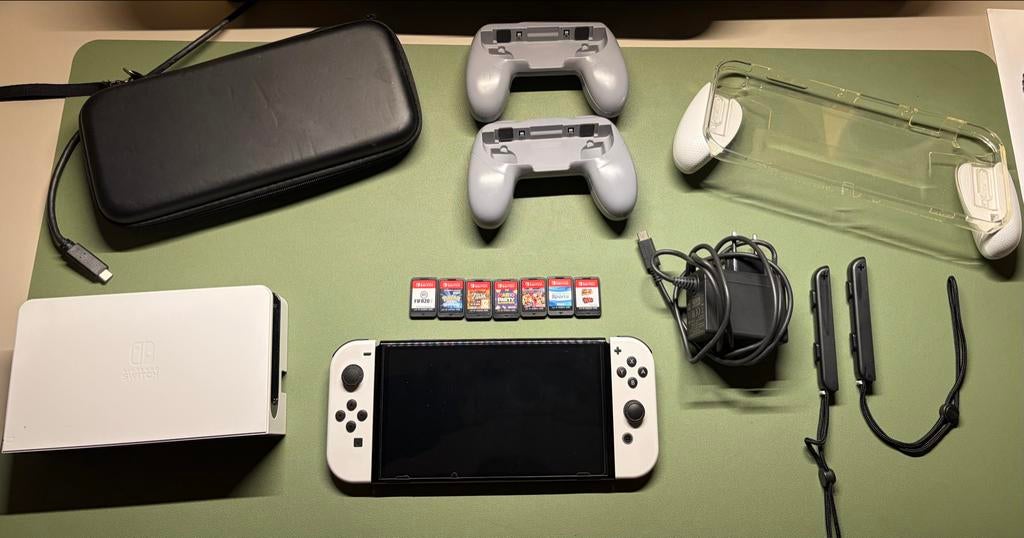 Nintendo Switch OLED met 6 games en accessoires, Gebruikt, Overige genres, Eén computer, Ophalen of Verzenden
