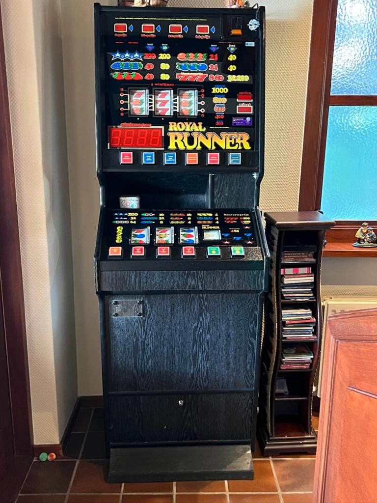 Werkende Gulden Automaat Royal Runner met 500 Gulden, Verzamelen, Automaten | Gokkasten en Fruitautomaten, Gulden, Ophalen, Gebruikt