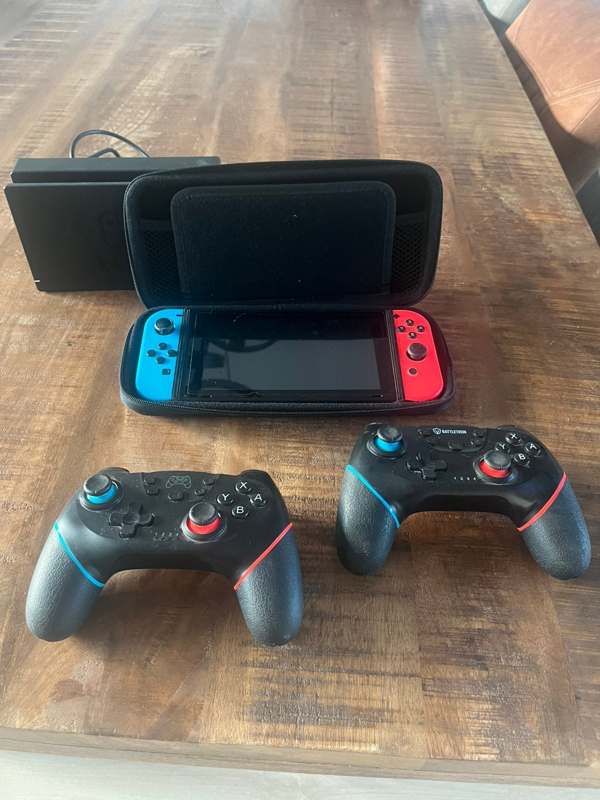 Nintendo switch met reistas, Spelcomputers en Games, Ophalen, Zo goed als nieuw, Switch Original