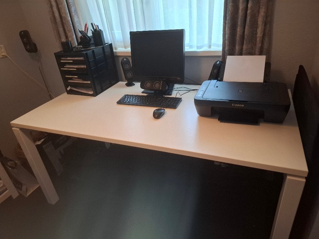 Bureau/computer tafel, Ophalen, Demontabel, Zo goed als nieuw, Wit
