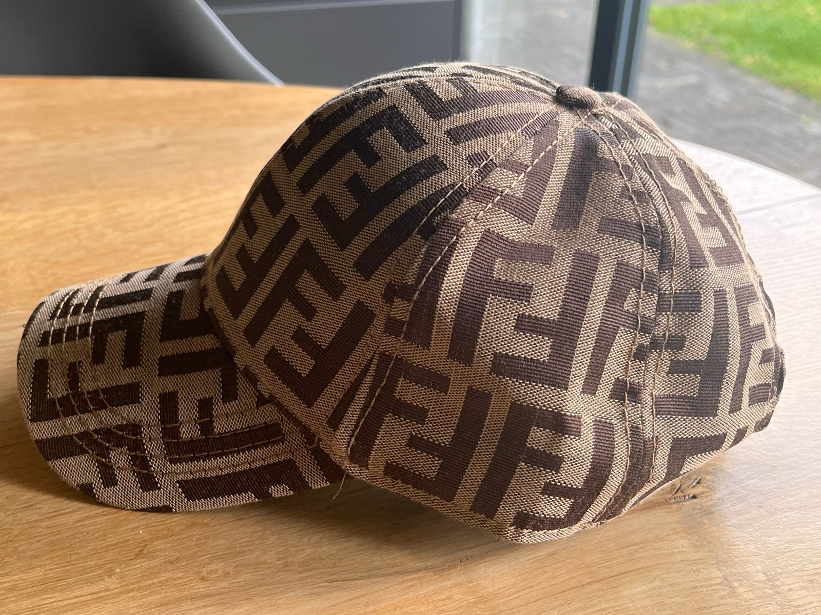 Fendi pet met FF-logo - Zo goed als nieuw, Ophalen of Verzenden, Zo goed als nieuw, One size fits all, Pet