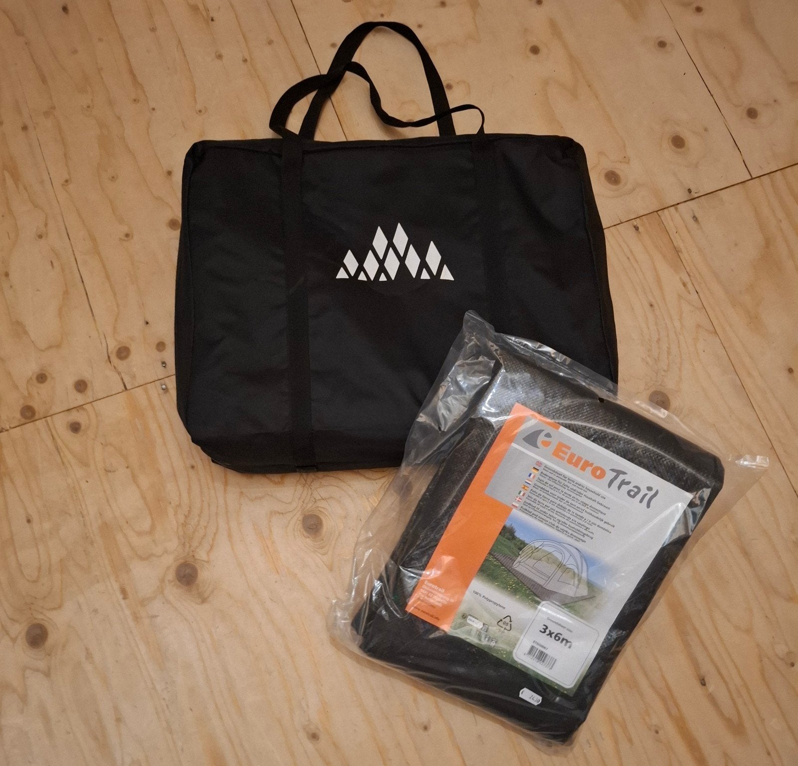 Tent tapijt met nieuw grondzeil 6x3 en grondzeilpennen, Ophalen, Zo goed als nieuw