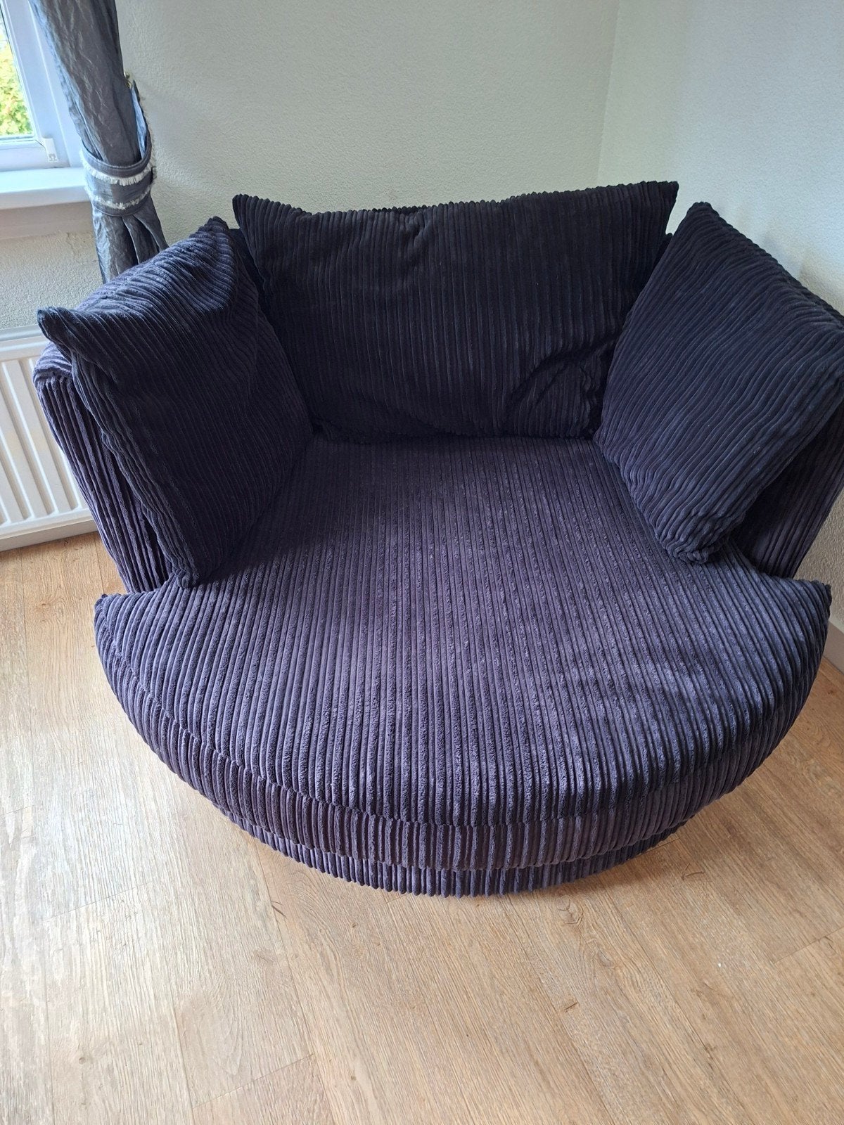 DFS Swivel Stoel met Voetenbank - Donkergrijs Corduroy, Ophalen, Modern, Comfortabel, 75 tot 100 cm, Zo goed als nieuw