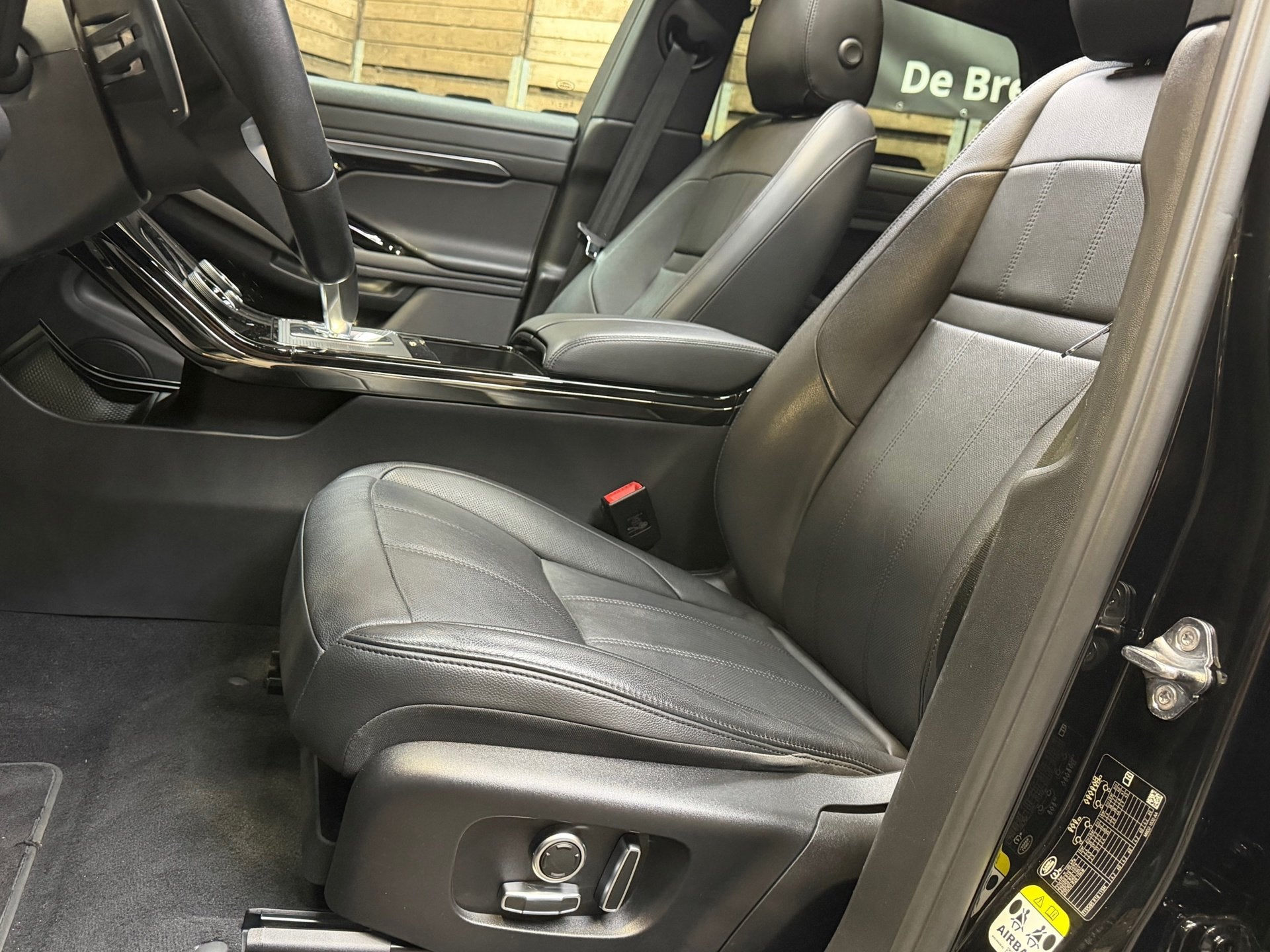 Land Rover Range Rover Evoque 1.5 P300e AWD R-Dynamic SE Pan, Auto's, Zwart, Vierwielaandrijving, Hybride Elektrisch/Benzine, 147 €/maand