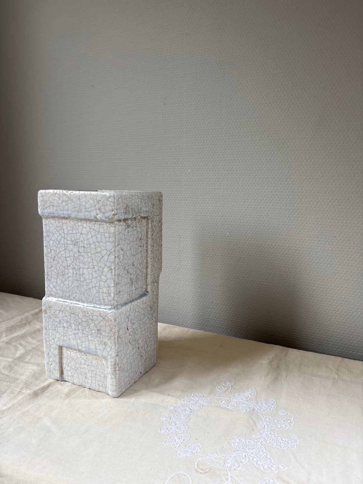Studio Erik Gutter vaas| wit grijs craquelé |, Huis en Inrichting, 26 cm, Wit, Ophalen of Verzenden, Zo goed als nieuw