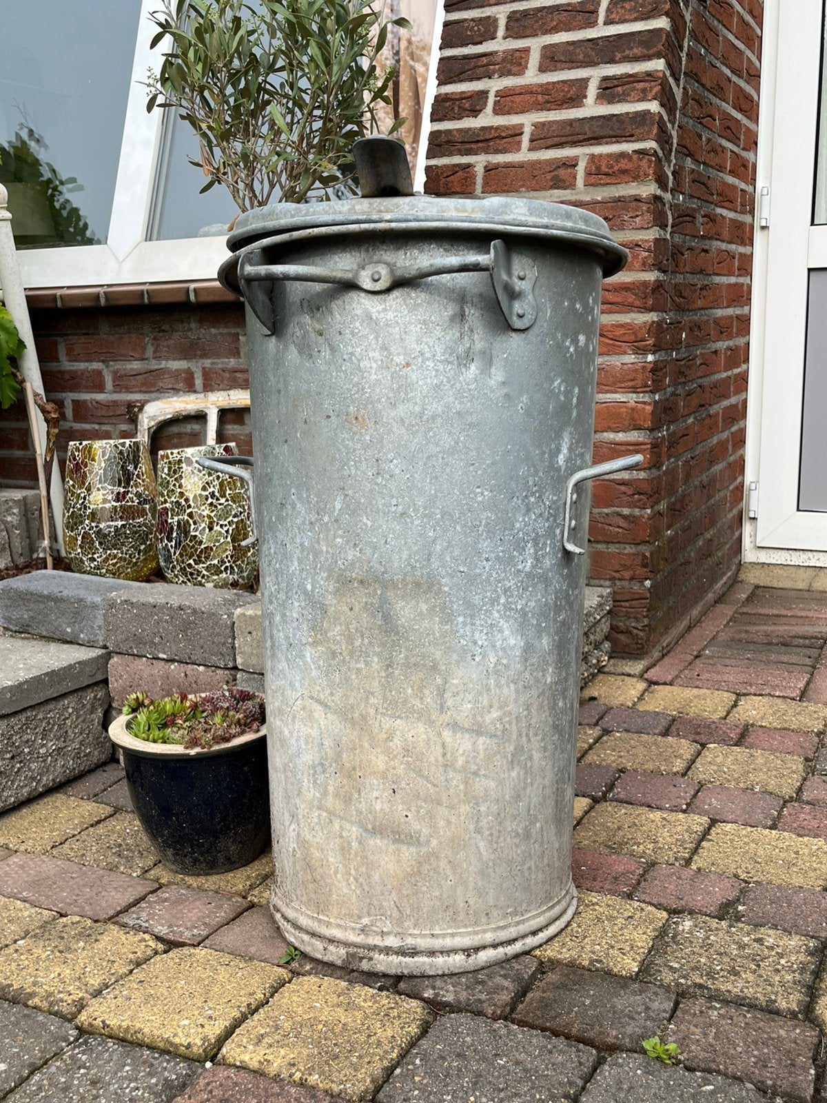 Zinken vuilnisbak, Ophalen, Rond, Zo goed als nieuw, Metaal