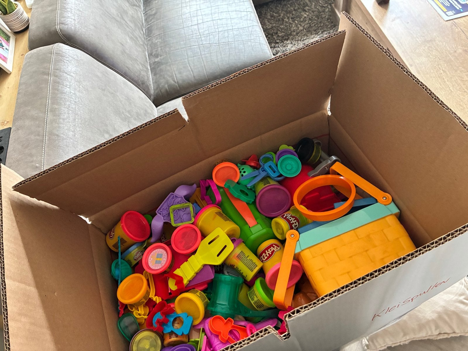 Grote doos vol Play-Doh klei en accessoires, Kinderen en Baby's, Ophalen, Gebruikt, Knutselen