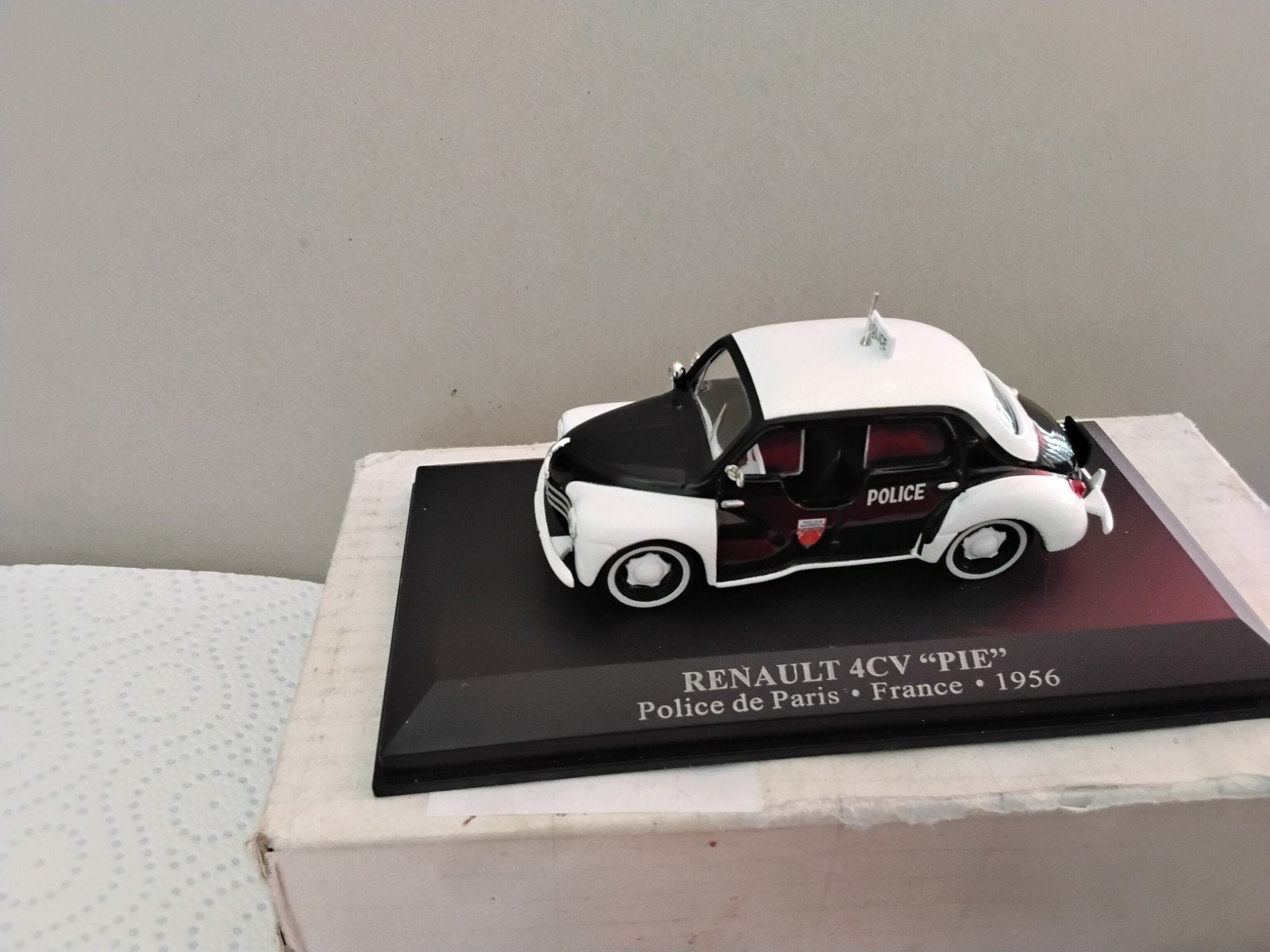 RENAULT  4CV  PIE   1956   1:43, Verzenden, Zo goed als nieuw, Auto, Overige merken