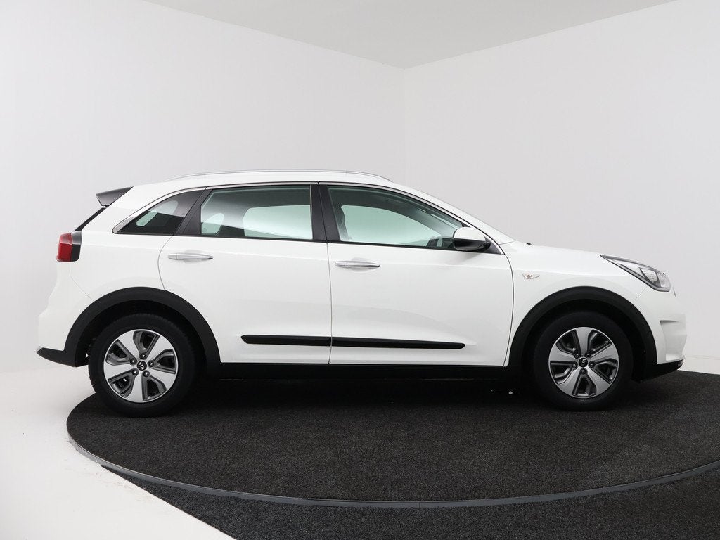 Kia Niro 1.6 GDi Hybrid DynamicLine | Trekhaak | Camera | St, Auto's, Kia, 12 maanden, Gebruikt, Leder en Stof, Wit