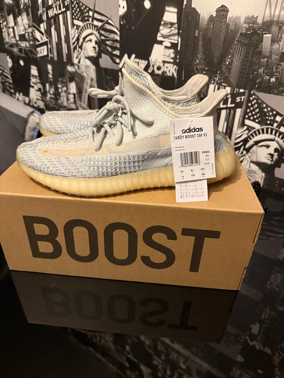 Yeezy Boost 350 Cloud White - Maat 42 2/3 - Zo goed als nieu, Kleding | Heren, Ophalen, Zo goed als nieuw, Wit, Sneakers of Gympen