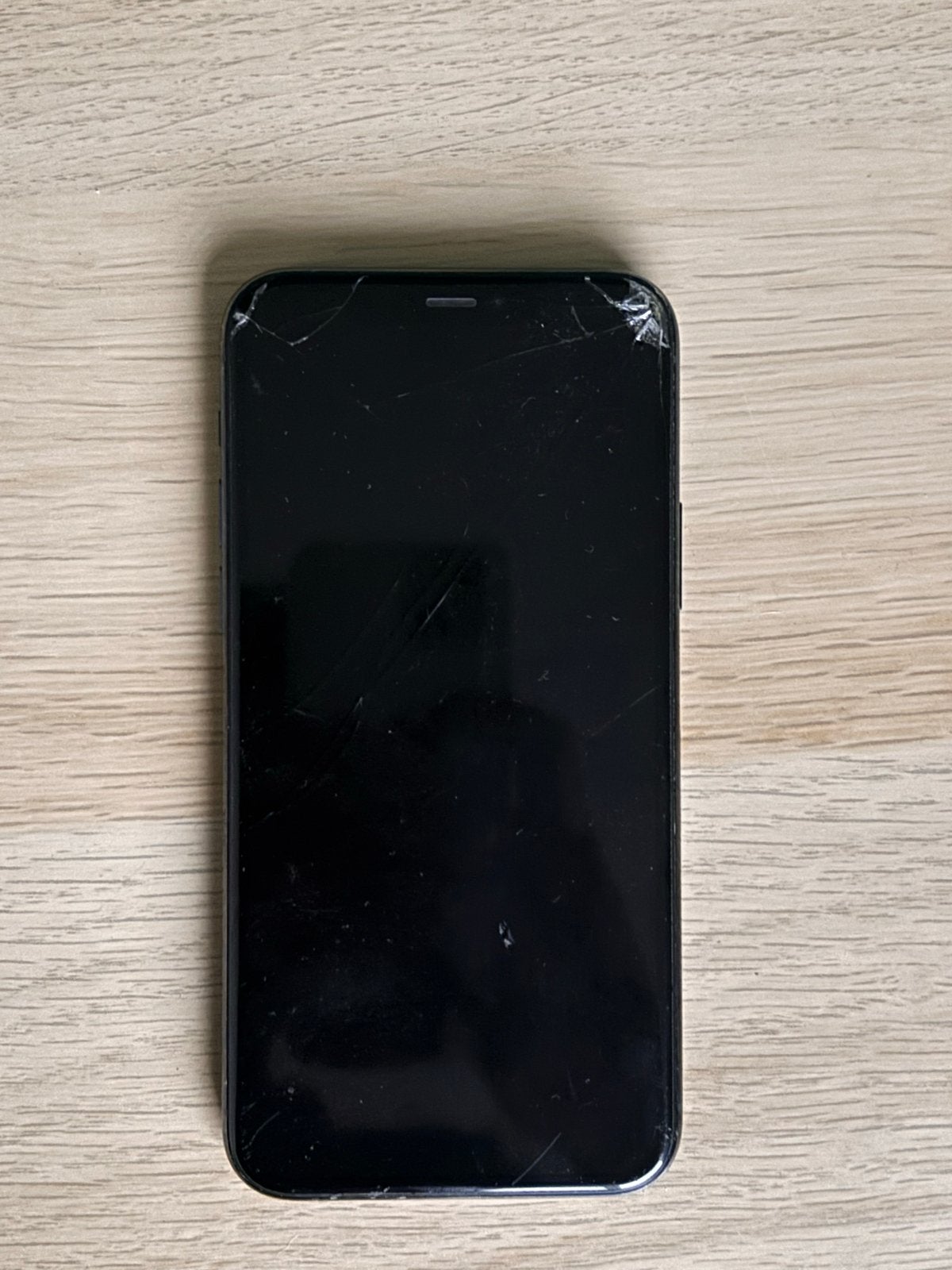 iPhone 11 Pro 64GB - gebarsten voor en achter, Telecommunicatie, Gebruikt, Ophalen of Verzenden, 72 %, Zonder simlock