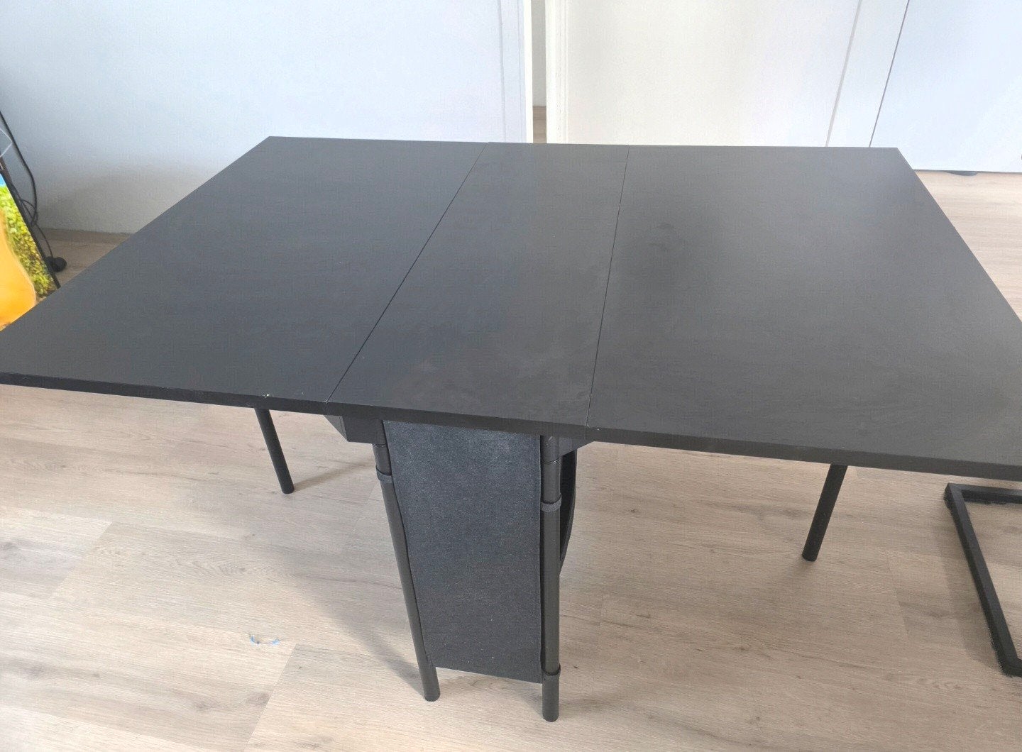 IKEA Uitschuifbare Tafel met Opbergruimte voor Klapstoelen, Ophalen, Gebruikt, 100 tot 150 cm, Modern, Functioneel
