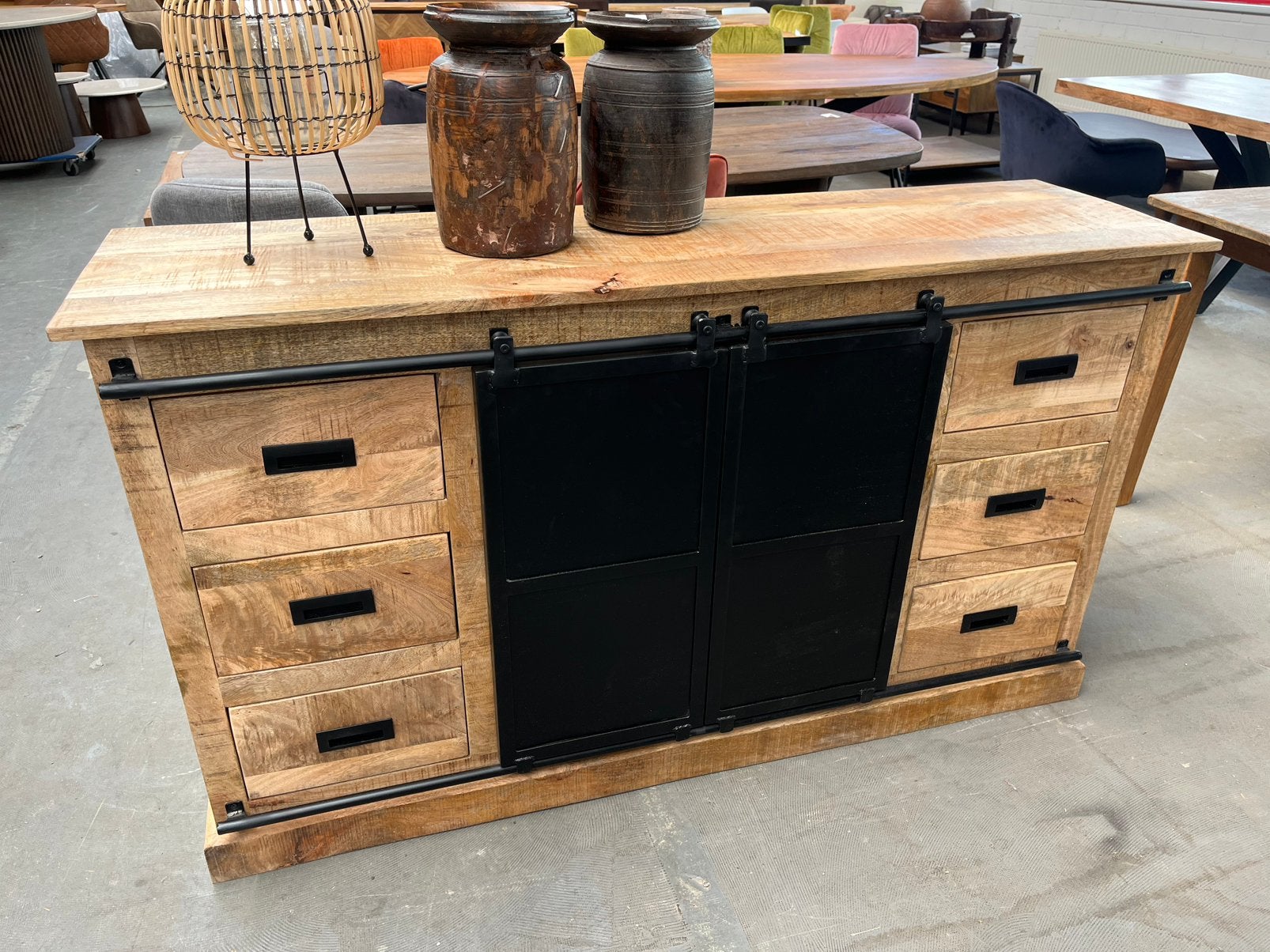 Magazijn leegverkoop dressoir Lotte mangohout metaal zwart, Hout, Nieuw, Ophalen of Verzenden, Info@wkhome.nl